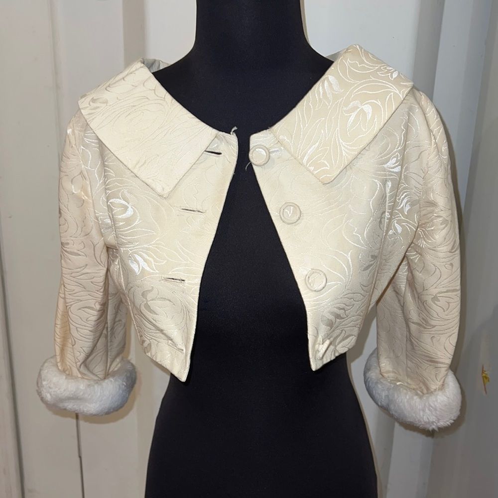 Vintage cropped jacket with bow on back cream buttoned fits a size small/medium